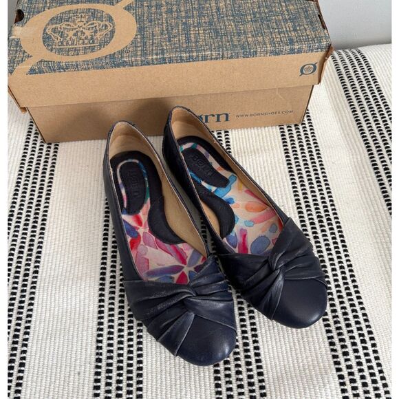 BORN 6.5 Lilly Navy Leather Distressed Flats - Picture 1 of 6